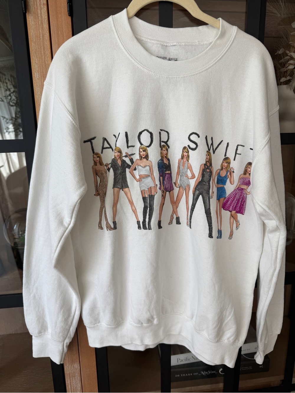 Taylor Swift merch 1989 eras taylor’s version crewneck pullover sweatshirt - Picture 5 of 10